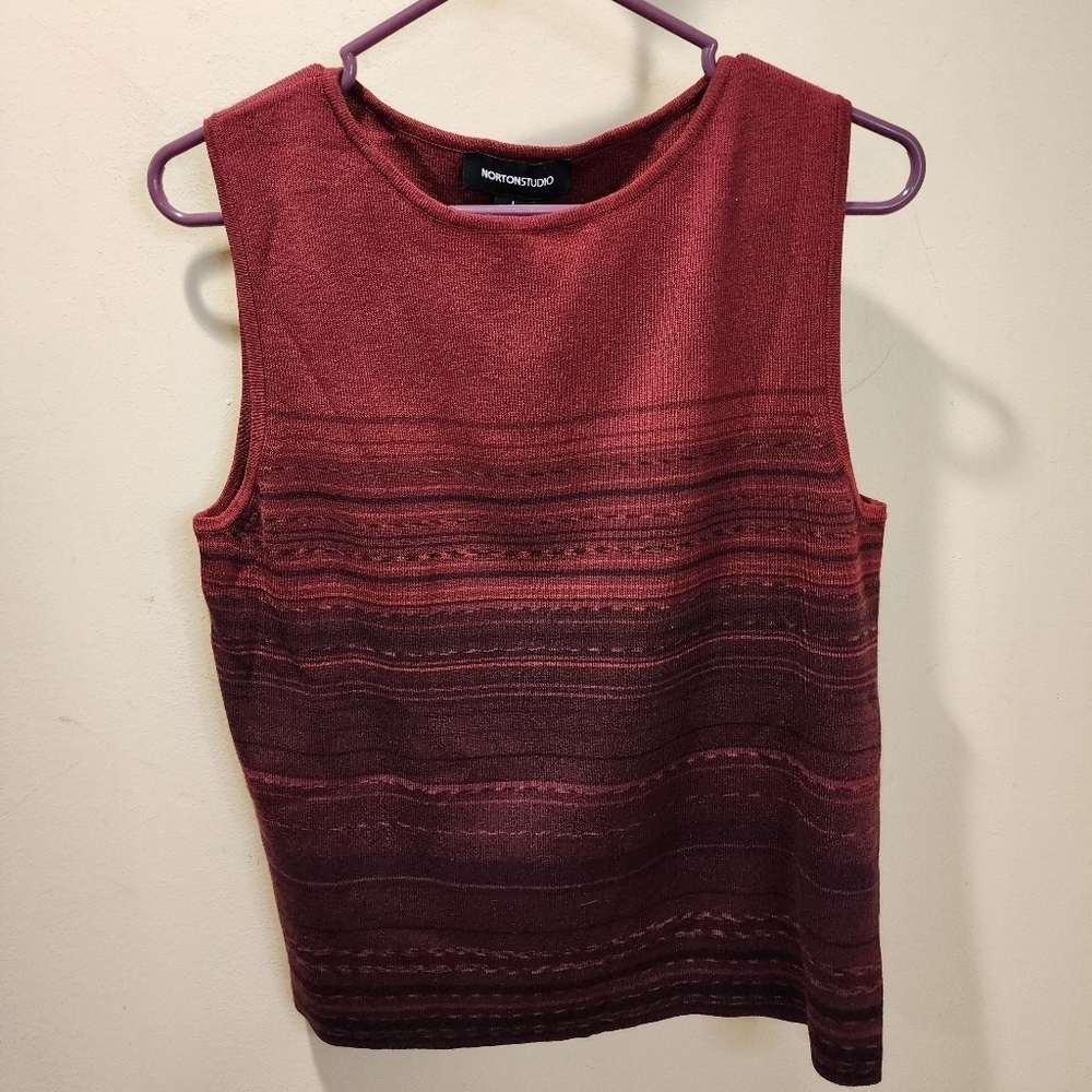 NORTONSTUDIO Burgundy Stripes Sleevesless  Acrylic Top size L